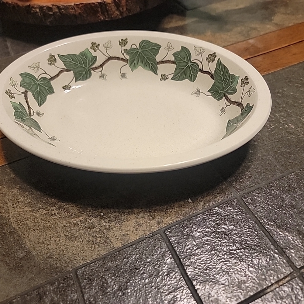 Wedgwood Napoleon Ivy Green 9" Oval Serving Vegetable Bowl Queen's Ware England